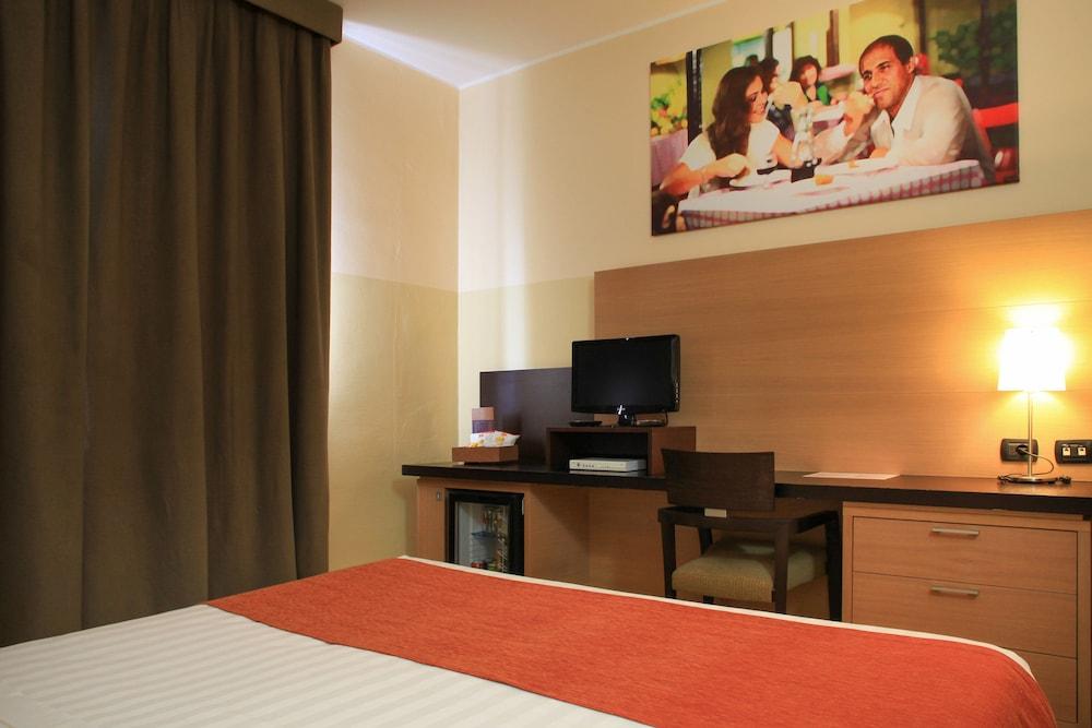 B&B Hotel Milano Cologno Studios Cologno Monzese Buitenkant foto