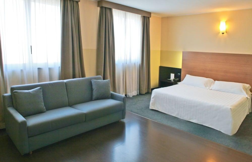 B&B Hotel Milano Cologno Studios Cologno Monzese Buitenkant foto