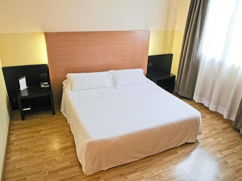 B&B Hotel Milano Cologno Studios Cologno Monzese Buitenkant foto